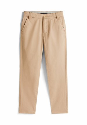 Pantaloni beige a gamba dritta con tasche anteriori, chiusura a bottone, passanti per cintura e un sottile dettaglio a righe all'interno della cintura.