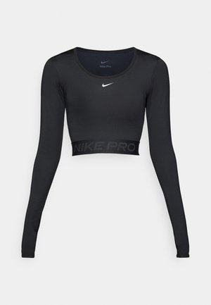 Musta Nike Pro pitkähihainen crop-top, jossa on pyöreä kaula-aukko, tiukka muotoilu ja teksturoitu vyötärönauha, jossa on "NIKE PRO"-logo alareunassa.