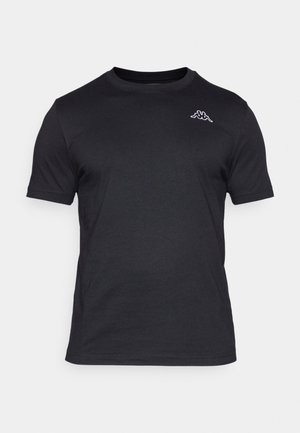 T-shirt de algodão preto com mangas curtas e decote redondo. Apresenta um pequeno logótipo branco na parte superior esquerda do peito. Textura suave.