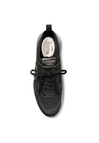 Sneaker nero con tomaia testurizzata, design con lacci e soletta brandizzata. Presenta un anello sul tallone per facilitare la calzata.