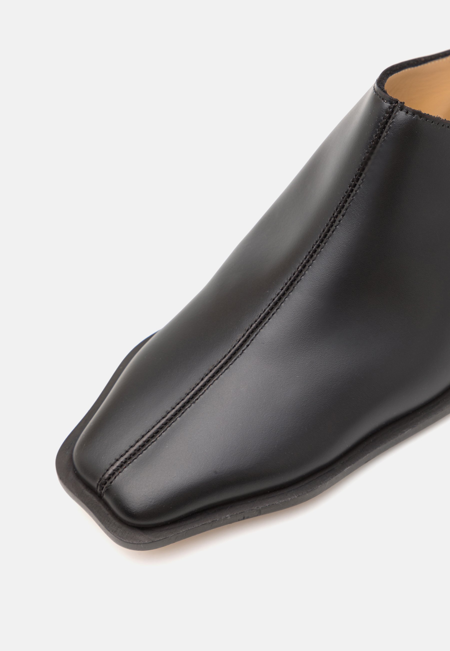 【関税＆送料込み】Mm6 Maison Margiela Leather Mules MM6 Maison Margiela Leather Mules Online | Camargue Fashion
