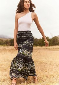 Lipsy Maxi szoknya - black floral