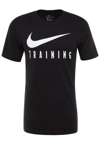 Camiseta de algodón negra con un gran logo de swoosh blanco de Nike y la palabra "TRAINING" en letras blancas en negrita. Mangas cortas, cuello redondo.