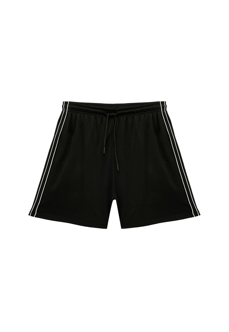 Pantalones cortos deportivos negros con cintura elástica, cordón, dos bolsillos laterales y rayas blancas en los lados. Fabricados en tejido ligero.