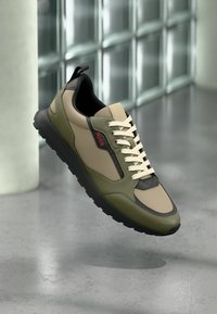 Επιλέχθηκε, open beige