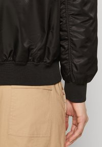 ONLY Tall ONLDINA - Bomber jakna - black