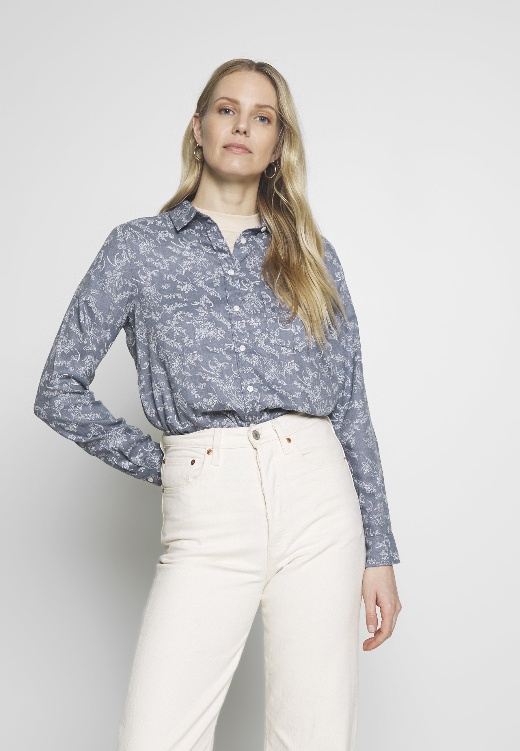 blusas grises