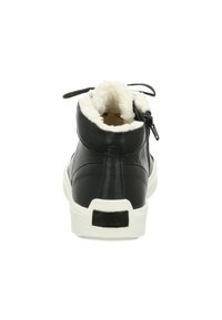 Schwarzer Kunstleder-Hochschnitt-Sneaker mit weißem Fleece-Futter, weißer Gummisohle und Rückreißverschluss. Schlichtes Design ohne Muster.