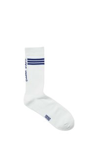 Witte katoenen sok met ribbelstructuur, voorzien van twee blauwe strepen bij de boord en "1990" in het blauw gedrukt op de zool.