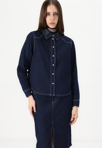 JDY JDYBELLA SHIRT - Pogājama blūze - dark blue denim