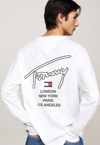 Tommy Jeans REG TWIST - Camiseta de manga larga - white