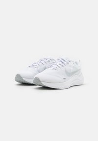 Nike Performance DOWNSHIFTER 12 - Scarpe da corsa su strada - white/pure platinum