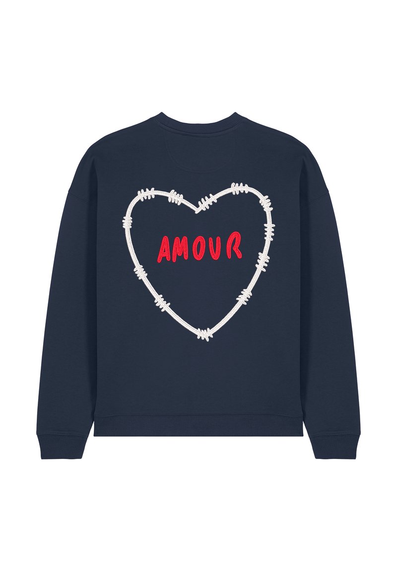 Felpa blu navy con un design a forma di cuore con filo spinato bianco. La parola "AMOUR" è ricamata in rosso all'interno del cuore. Collo rotondo e polsini a costine.