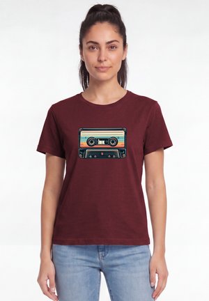 watapparel, RETRO KASSETTE - T-shirt print - burgundy