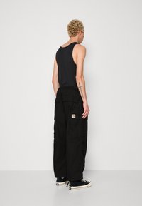 Carhartt WIP JET PANT - Hlačami s stranskimi žepi - black
