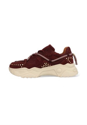 Trainers - red