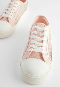 Next FOREVER COMFORT REGULAR FIT - Matalavartiset tennarit - pink