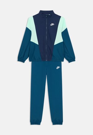 Dvojdielny športový súprava Nike v námorníckej modrej, teal a svetlej mätovej zelenej s bundou na zips a elastickými manžetami, s bielymi logami Nike.