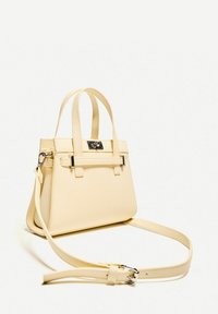 Bershka Käsilaukku - light yellow