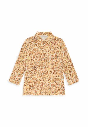 Camicia a maniche lunghe con bottoni, motivo astratto a ventaglio marrone e beige e colletto appuntito, stesa su sfondo bianco.