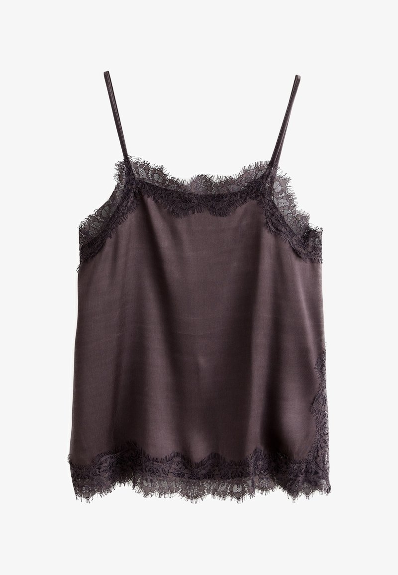 Caraco en satin violet foncé avec fines bretelles et délicate bordure en dentelle le long de l'encolure, des côtés et de l'ourlet.