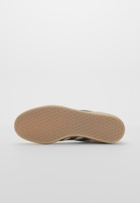 Thumbnail Image 8