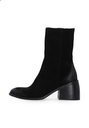 Stiefelette - black
