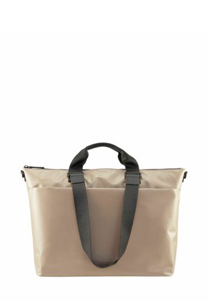 Borsa tote impermeabile beige con spallacci grigi regolabili, chiusura con zip e una finitura liscia e opaca. Presenta due manici superiori per maggiore versatilità.