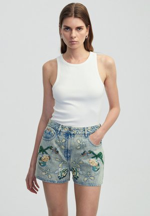 FLORAL EMBROIDERED - Shorts vaqueros - blue