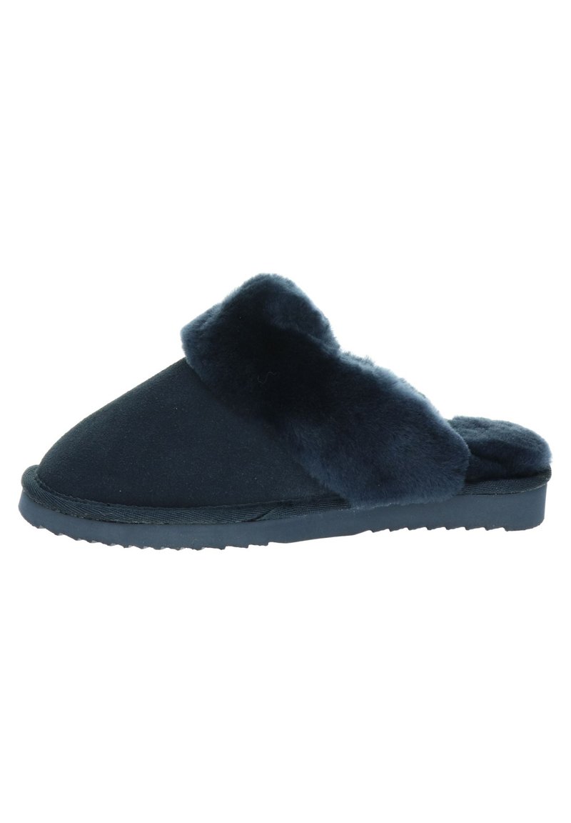 Chaussons bleu marine avec une tige douce et duveteuse et un matériau en daim lisse. Le design présente un bout ouvert et une semelle en caoutchouc texturée pour une meilleure adhérence.