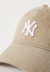 New Era 9FORTY® UNISEX - Nokkmüts - beige/white