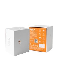 Quadratische Verpackung in Weiß mit glänzender Oberfläche. Eine Seite zeigt ein oranges Etikett mit Text und Symbolen, die die Produktspezifikationen und Funktionen erläutern.