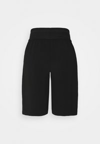 Schwarze Shorts mit glatter Textur und elastischem Bund, knielang und ohne zusätzliche Verzierungen.