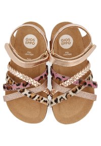 Kastanjebruine suède sandalen met meerdere banden, versierd met metallic roségoud, roze en dierenprintontwerpen. Platte zool met een zachte textuur.