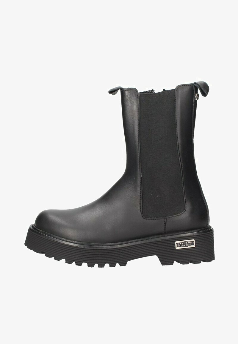 Bottines noires avec une finition en cuir lisse, des panneaux latéraux élastiques et une semelle extérieure épaisse et texturée. Détails de logo sur le talon.