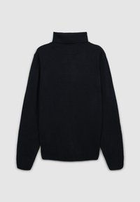 Pullover girocollo nero in maglia, con maniche lunghe, polsini a costine e una texture accogliente. La vista posteriore mostra un design semplice e rilassato.