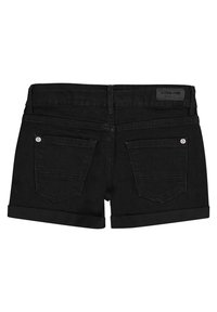 Shorts de mezclilla negra con dobladillo enrollado, que cuentan con dos bolsillos traseros y una cinturilla con marca. Textura suave con un ajuste clásico.