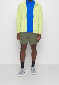 Under Armour Chaqueta de running - yellow