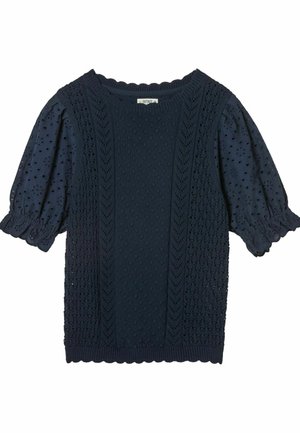 Tmavě modrý pletený top s krátkými nafouklými rukávy, zdobený texturovanými vzory a děrovanými detaily, s žebrovaným výstřihem a lemem.