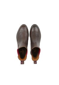 Braune Lederschuhe mit geschwungenem Design, versehen mit einem Brogue-Muster, pinken und orangefarbenen Akzenten sowie Zuglaschen an der Ferse für ein einfaches An- und Ausziehen.