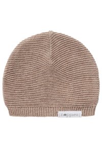 Strickmütze in Hellbraun mit einem strukturierten Muster. Verfügt über einen gerippten Saum und ein Stoffetikett, das den Markennamen zeigt.