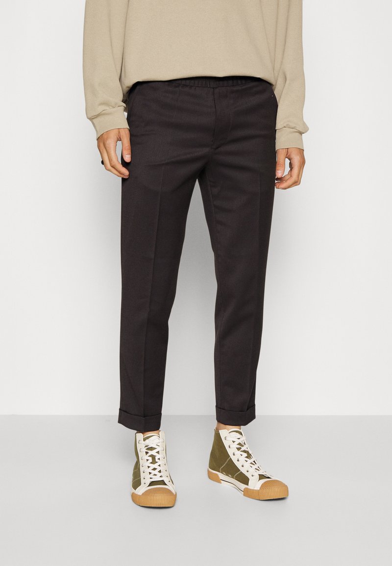 Filippa K TERRY CROPPED TROUSER - Püksid - dark brown