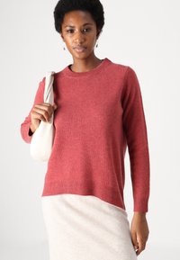 Davida Cashmere STRAIGHT O-NECK - Jumper - rust red