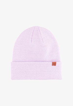 Hellblaue Strickmütze mit umgeschlagenem Saum und einem kleinen braunen Lederetikett mit dem Markennamen. Weiche Textur und schlichtes Design.