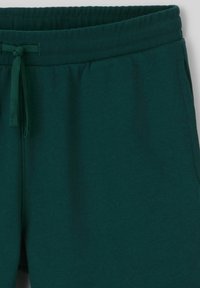 Shorts en coton teal avec une taille élastique et un cordon de serrage, des poches latérales et une finition douce et texturée.