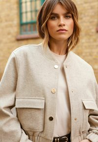 Friends Like These REGULAR FIT - Bomber-jakk - beige