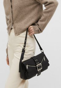 Stradivarius WITH BUCKLE - Kabelka - black