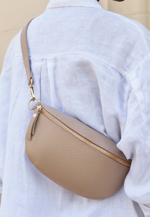 Gusti Leder, BRINJA - Bæltetasker - beige