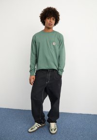 Carhartt WIP POCKET - Hosszú ujjú felső - duck green