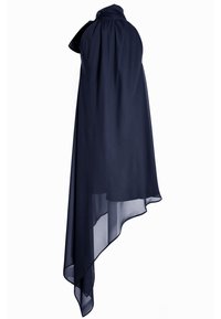 Granatowa sukienka z szyfonu z zebranym dekoltem, asymetrycznym dołem i lekką, przezroczystą strukturą, która elegancko opada.